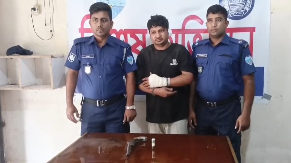 চৌদ্দগ্রামে যুবককে গণপিটুনি, এলজি ও কার্তুজসহ পুলিশের কাছে হস্তান্তর